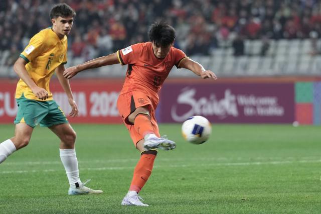 B体育移动平台-【U20亚洲杯】蒯纪闻凌空斩 国青1比2澳大利亚