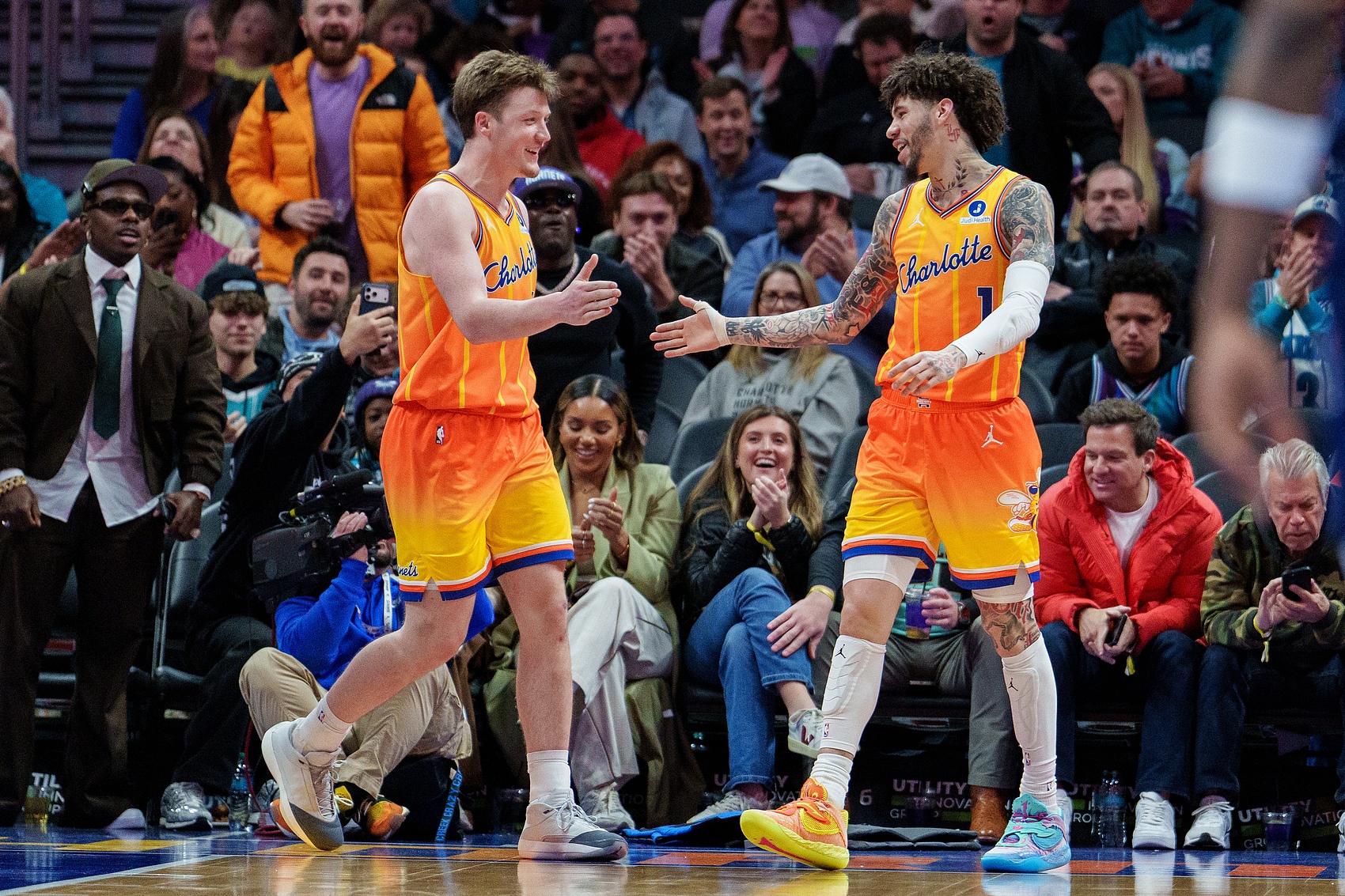 B体育手机版下载-NBA彩经：公牛难敌湖人 火箭大胜灰熊 森林狼复仇勇士