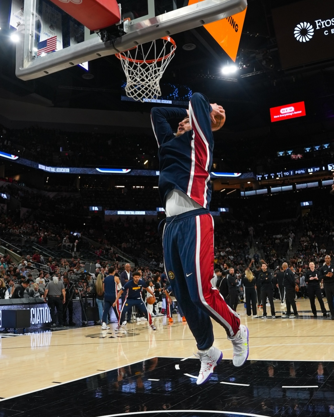 B体育手机版下载-20分逆转！约基奇31分20板12助攻掘金击败马刺，卡斯尔三双徒劳