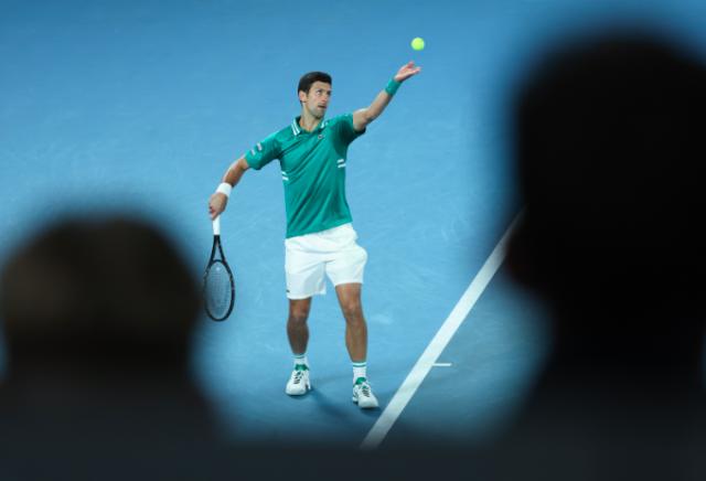 B体育移动平台-德约五盘鏖战击退弗里茨 意外受伤卫冕之旅蒙阴影