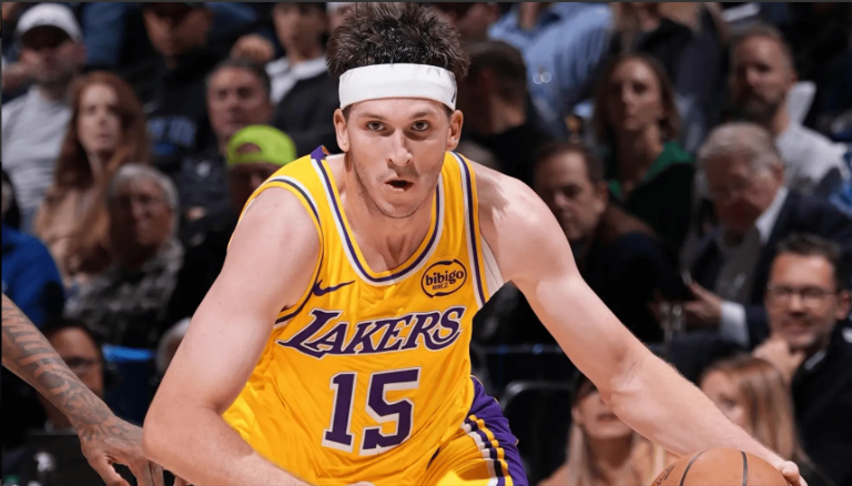 B体育手机版下载-把身价打没了！里夫斯16中3复出最差表现 湖媒批恐损失几千万